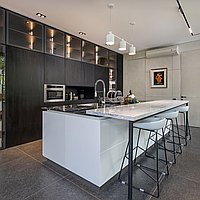  Luxury living just 900m from Berawa beach. Villas in Bali for Sale: Вилла в Чангу, Балиан за 1002 тыс. USD. Leasehold. Предварительный просмотр фото #5