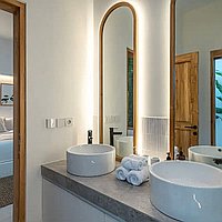 Stylish Mediterranean villa in prime Batu Bolong location. Villas in Bali for Sale: Вилла в Чангу, Балиан за 225 тыс. USD. Leasehold. Предварительный просмотр фото #12