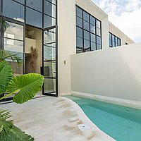 Elegant 1-bedroom townhouses in Berawa. Villas in Bali for Sale: Вилла в Чангу, Балиан за 19,8 млн. RUB. Leasehold. Предварительный просмотр фото #1