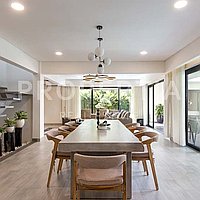 Modern Tropical Family Home In Berawa. Villas in Bali for Sale: Вилла в Чангу, Балиан за 859 тыс. USD. Freehold. Предварительный просмотр фото #19