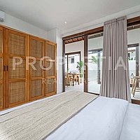 Stylish Turnkey Villa In Prime Location Of Berawa. Villas in Bali for Sale: Вилла в Берава (Чангу), Балиан за 20,7 млн. RUB. Leasehold. Предварительный просмотр фото #5