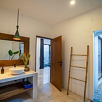 Charming Tumbak Bayuh villa with rooftop rice field views. Villas in Bali for Sale: Вилла в Чангу, Балиан за 190 тыс. USD. Leasehold. Предварительный просмотр фото #8