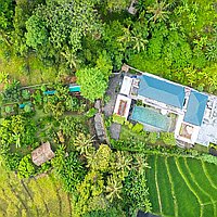 Riverside six bedroom villa with rice field views in Tumbak Bayuh. Villas in Bali for Sale: Вилла в Чангу, Балиан за 1532 тыс. USD. Freehold. Предварительный просмотр фото #2