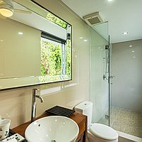 Riverside six bedroom villa with rice field views in Tumbak Bayuh. Villas in Bali for Sale: Вилла в Чангу, Балиан за 1532 тыс. USD. Freehold. Предварительный просмотр фото #17