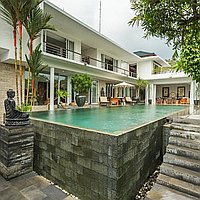 Riverside six bedroom villa with rice field views in Tumbak Bayuh. Villas in Bali for Sale: Вилла в Чангу, Балиан за 1532 тыс. USD. Freehold. Предварительный просмотр фото #3