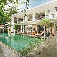 Riverside six bedroom villa with rice field views in Tumbak Bayuh. Villas in Bali for Sale: Вилла в Чангу, Балиан за 1532 тыс. USD. Freehold. Предварительный просмотр фото #4