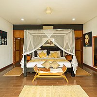 Riverside six bedroom villa with rice field views in Tumbak Bayuh. Villas in Bali for Sale: Вилла в Чангу, Балиан за 1532 тыс. USD. Freehold. Предварительный просмотр фото #12