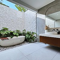 Luxurious villa steps from Lima beach in Pererenan. Villas in Bali for Sale: Вилла в Чангу, Балиан за 1710 тыс. USD. Leasehold. Предварительный просмотр фото #6