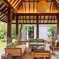A rare blend of luxury, tradition and modern elegance in Batu Bolong. Villas in Bali for Sale: Вилла в Чангу, Балиан за 183,8 млн. RUB. Freehold. Предварительный просмотр фото #2