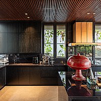 A rare blend of luxury, tradition and modern elegance in Batu Bolong. Villas in Bali for Sale: Вилла в Чангу, Балиан за 2365 тыс. USD. Freehold. Предварительный просмотр фото #8