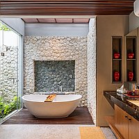 A rare blend of luxury, tradition and modern elegance in Batu Bolong. Villas in Bali for Sale: Вилла в Чангу, Балиан за 2365 тыс. USD. Freehold. Предварительный просмотр фото #13