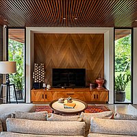 A rare blend of luxury, tradition and modern elegance in Batu Bolong. Villas in Bali for Sale: Вилла в Чангу, Балиан за 2365 тыс. USD. Freehold. Предварительный просмотр фото #6