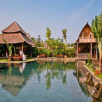 Authentic Grandeur 5-bedroom Estate in Canggu. Villas in Bali for Sale: Вилла в Чангу, Балиан за 1310 тыс. USD. Leasehold. Предварительный просмотр фото #1