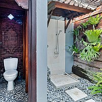 Charming Ethnic-Style Two-Bedroom Villa with Long Lease in Prime Padonan Location. Villas in Bali for Sale: Vila di dalam Canggu, Bali untuk 4,6 Miliar IDR. Leasehold. Pratinjau foto #7