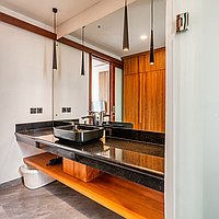 Prime location with stunning design and rental potential in Batu Bolong. Villas in Bali for Sale: Вилла в Чангу, Балиан за 92,3 млн. RUB. Leasehold. Предварительный просмотр фото #17