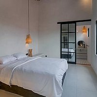 Modern Two-Bedroom Industrial Style Villa with Stunning Rooftop Design in Tumbak Bayuh. Villas in Bali for Sale: Вилла в Чангу, Балиан за 113 тыс. USD. Leasehold. Предварительный просмотр фото #5
