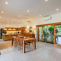 Spacious and tranquil 4-bedroom villa in Buduk . Villas in Bali for Sale: Вилла в Чангу, Балиан за 535 тыс. USD. Leasehold. Предварительный просмотр фото #6