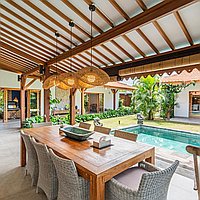 Spacious and tranquil 4-bedroom villa in Buduk . Villas in Bali for Sale: Вилла в Чангу, Балиан за 536 тыс. USD. Leasehold. Предварительный просмотр фото #3