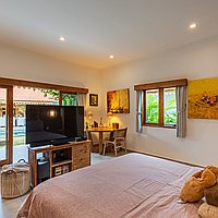 Spacious and tranquil 4-bedroom villa in Buduk . Villas in Bali for Sale: Вилла в Чангу, Балиан за 535 тыс. USD. Leasehold. Предварительный просмотр фото #11