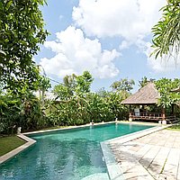 Escape to a Tropical 5-Bedroom Villa with Balinese-Style in Canggu. Villas in Bali for Sale: Вилла в Чангу, Балиан за 993 тыс. USD. Freehold. Предварительный просмотр фото #12