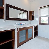 Escape to a Tropical 5-Bedroom Villa with Balinese-Style in Canggu. Villas in Bali for Sale: Вилла в Чангу, Балиан за 993 тыс. USD. Freehold. Предварительный просмотр фото #9