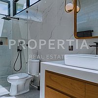 Modern Tropical Villa Near Pererenan Beach. Villas in Bali for Sale: Вилла в Переренан (Чангу), Балиан за 37,3 млн. RUB. Leasehold. Предварительный просмотр фото #17
