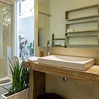 Refined tropical living in a peaceful Berawa location. Villas in Bali for Sale: Vila di dalam Canggu, Bali untuk 7,6 Miliar IDR. Leasehold. Pratinjau foto #11