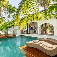 Chic Mediterranean-Inspired Villa in Buduk . Villas in Bali for Sale: Вилла в Чангу, Балиан за 5,7 млрд. IDR. Leasehold. Предварительный просмотр фото #1