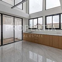 Modern 3-Unit Complex In Cemagi. Villas in Bali for Sale: Вилла в Цемаги, Балиан за 23,8 млн. RUB. Leasehold. Предварительный просмотр фото #1