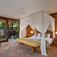 Luxurious Six Bedroom Villa with Enchanting Jungle Views in Gianyar. Villas in Bali for Sale: Вилла в Гианьяр, Балиан за 18 млрд. IDR. Freehold. Предварительный просмотр фото #6