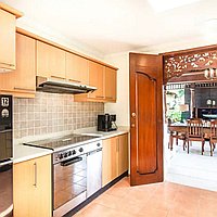 Three bedrooms balinese charm in Jimbaran. Villas in Bali for Sale: Vila di dalam Jimbaran, Bali untuk 6,5 Miliar IDR. Freehold. Pratinjau foto #1