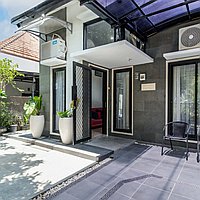 Cute and Affordable Two-Bedroom Freehold Villa in Jimbaran. Villas in Bali for Sale: Vila di dalam Jimbaran, Bali untuk 2,0 Miliar IDR. Freehold. Pratinjau foto #1