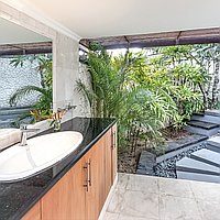 Incredible 10 Bedroom Luxury Villa in Jimbaran Hills. Villas in Bali for Sale: Вилла в Джимбаран, Балиан за 1660 тыс. USD. Freehold. Предварительный просмотр фото #9