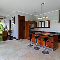 Impeccably presented Four-Bedrooms Freehold Villa with Ocean Vistas in Jimbaran. Villas in Bali for Sale: Вилла в Джимбаран, Балиан за 726 тыс. USD. Freehold. Предварительный просмотр фото #7