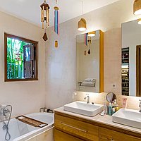 Homey Style Spacious Three-Bedroom Villa with Long Lease in Tegal Cupek. Villas in Bali for Sale: Вилла в Керобокан, Балиан за 499 тыс. USD. Leasehold. Предварительный просмотр фото #5