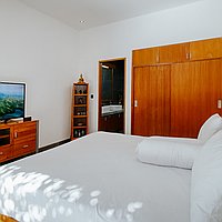 Exceptional Four-Bedroom Fully-Furnished Villa with Long Lease in Lively Kerobokan. Villas in Bali for Sale: Вилла в Керобокан, Балиан за 425 тыс. USD. Leasehold. Предварительный просмотр фото #7