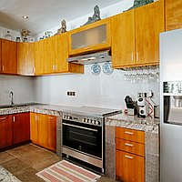 Exceptional Four-Bedroom Fully-Furnished Villa with Long Lease in Lively Kerobokan. Villas in Bali for Sale: Вилла в Керобокан, Балиан за 425 тыс. USD. Leasehold. Предварительный просмотр фото #4