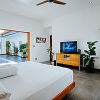 Exceptional Four-Bedroom Fully-Furnished Villa with Long Lease in Lively Kerobokan. Villas in Bali for Sale: Вилла в Керобокан, Балиан за 425 тыс. USD. Leasehold. Предварительный просмотр фото #6