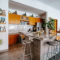 Exceptional Four-Bedroom Fully-Furnished Villa with Long Lease in Lively Kerobokan. Villas in Bali for Sale: Вилла в Керобокан, Балиан за 425 тыс. USD. Leasehold. Предварительный просмотр фото #3