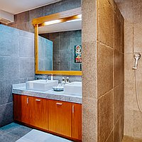 Exceptional Four-Bedroom Fully-Furnished Villa with Long Lease in Lively Kerobokan. Villas in Bali for Sale: Вилла в Керобокан, Балиан за 425 тыс. USD. Leasehold. Предварительный просмотр фото #10