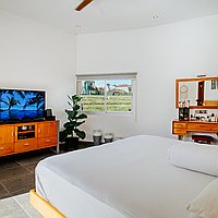 Exceptional Four-Bedroom Fully-Furnished Villa with Long Lease in Lively Kerobokan. Villas in Bali for Sale: Вилла в Керобокан, Балиан за 425 тыс. USD. Leasehold. Предварительный просмотр фото #5