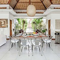 Beautiful Tropical Family Villa In Kerobokan. Villas in Bali for Sale: Вилла в Керобокан, Балиан за 547 тыс. USD. Leasehold. Предварительный просмотр фото #2