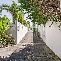 Beautiful Tropical Family Villa In Kerobokan. Villas in Bali for Sale: Вилла в Керобокан, Балиан за 547 тыс. USD. Leasehold. Предварительный просмотр фото #13