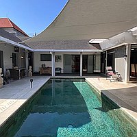 Modern Classic Three-Bedroom Villa in a Strategic Location of Kerobokan with Long Lease. Villas in Bali for Sale: Вилла в Керобокан, Балиан за 295 тыс. USD. Leasehold. Предварительный просмотр фото #1