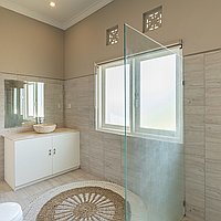 Cozy and stylish four-bedroom villa with poolside serenity in Kerobokan . Villas in Bali for Sale: Вилла в Керобокан, Балиан за 18,3 млн. RUB. Leasehold. Предварительный просмотр фото #11