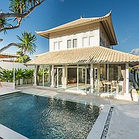 Cozy and stylish four-bedroom villa with poolside serenity in Kerobokan . Villas in Bali for Sale: Вилла в Керобокан, Балиан за 18,3 млн. RUB. Leasehold. Предварительный просмотр фото #1