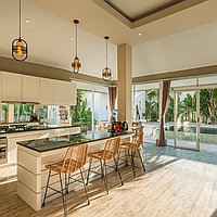 Cozy and stylish four-bedroom villa with poolside serenity in Kerobokan . Villas in Bali for Sale: Вилла в Керобокан, Балиан за 18,3 млн. RUB. Leasehold. Предварительный просмотр фото #7