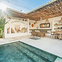 Cozy and stylish four-bedroom villa with poolside serenity in Kerobokan . Villas in Bali for Sale: Вилла в Керобокан, Балиан за 233 тыс. USD. Leasehold. Предварительный просмотр фото #2