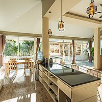 Cozy and stylish four-bedroom villa with poolside serenity in Kerobokan . Villas in Bali for Sale: Вилла в Керобокан, Балиан за 18,3 млн. RUB. Leasehold. Предварительный просмотр фото #6