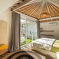 Cozy and stylish four-bedroom villa with poolside serenity in Kerobokan . Villas in Bali for Sale: Вилла в Керобокан, Балиан за 18,3 млн. RUB. Leasehold. Предварительный просмотр фото #14